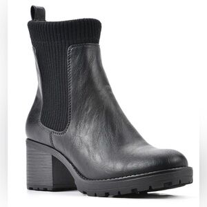 White Mountain Benji Size 5 Women's Black. New With out Box